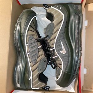 Men’s sneakers